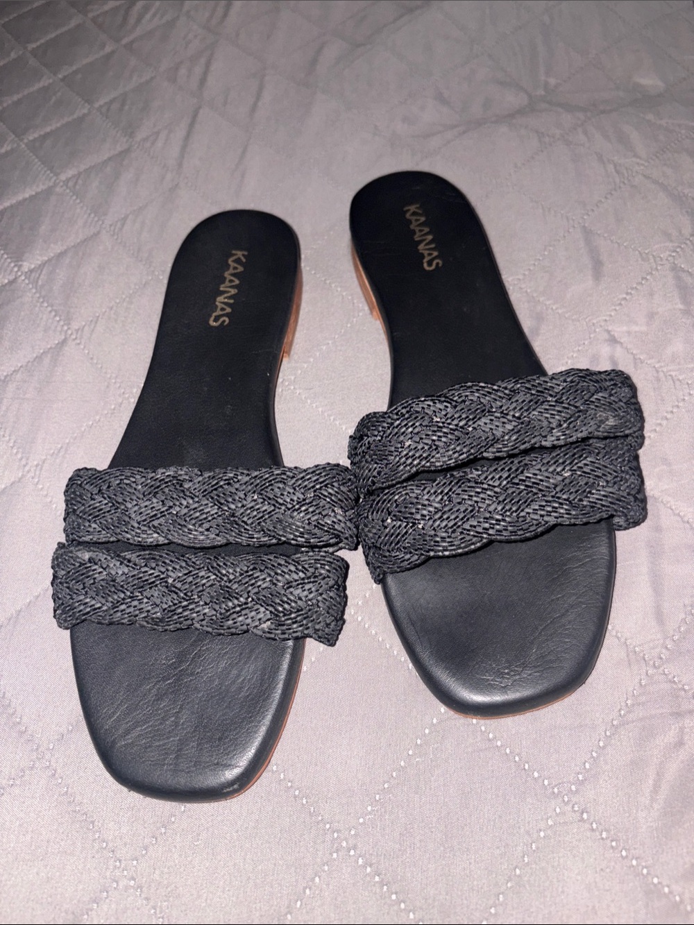 Kaanas Papagayo Sandal in Black Size ,